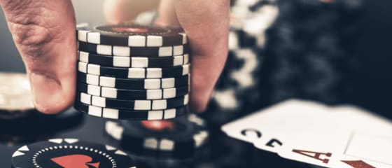 5 найбільших відмінностей між покером і блекджеком